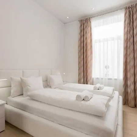 Apartment Eiffel Palace Luxury Dream 1 *