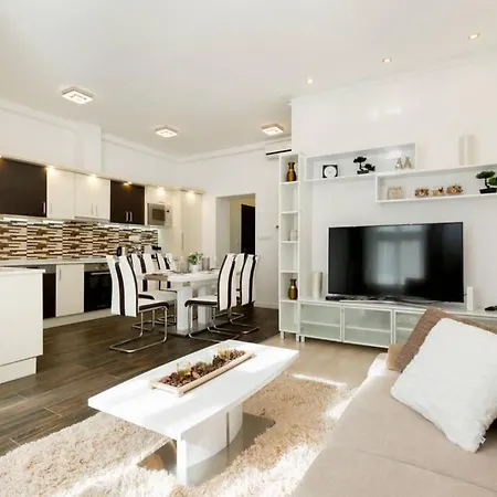 Eiffel Palace Luxury Dream 1 Apartment *