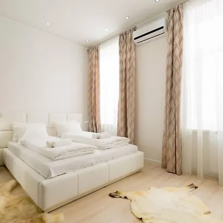 Eiffel Palace Luxury Dream 1 Apartment *