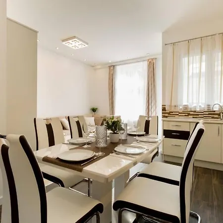 Eiffel Palace Luxury Dream 1 Apartment *